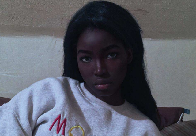 她被称为最美黑人女孩因颜值出众家人不敢让她单独出门