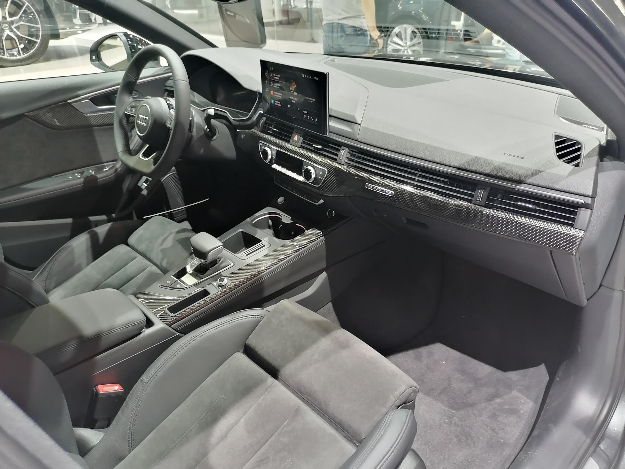 北京车展实拍新款奥迪a4l运动外观内饰科技