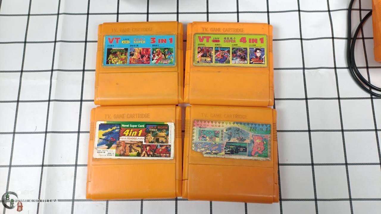 晒fc游戏卡带4合1是小时候最喜欢的转眼间全成电子垃圾了