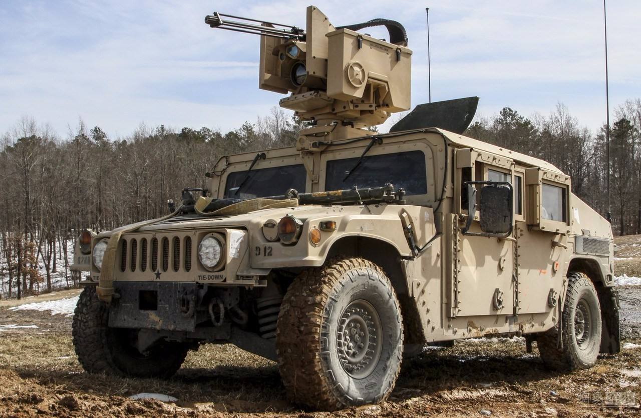 美国军车用悍马,德国军车用奔驰,看到中国军车后:这才叫硬派