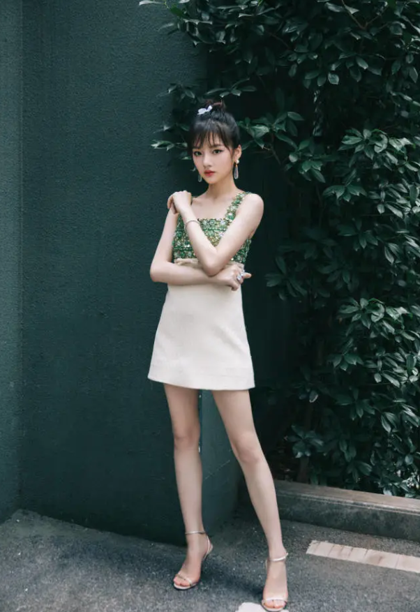 任敏走红后愈发不羁大胆挑战中毒袜一般人真驾驭不了