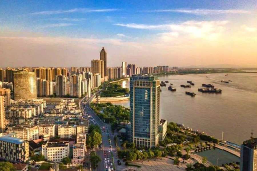 安庆下辖的一小县城,人口70.61万,被誉为"戏曲之乡"