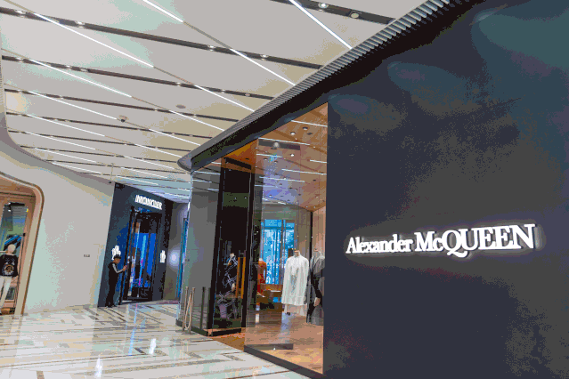 潮奢新地标oneitc竟然搬来了巨型圆月带你一秒飞奔到月球