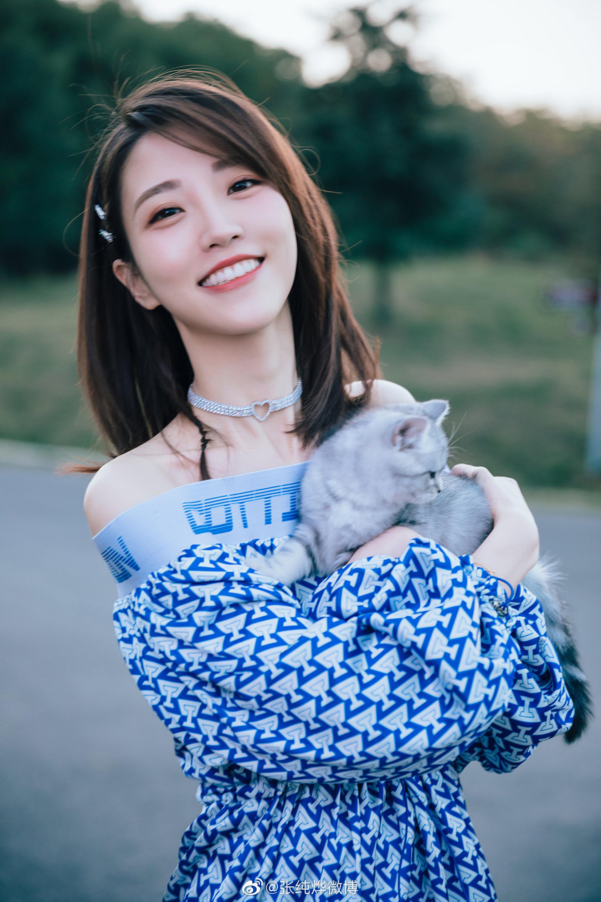 主持界的时尚新宠儿蒙面舞王张纯烨穿搭有范儿