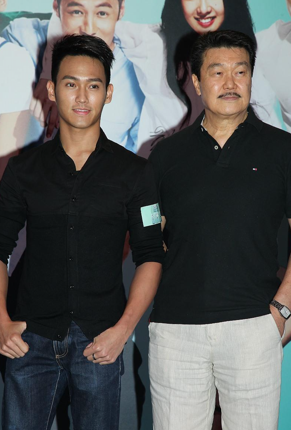 赵雅芝33岁小儿子罕有演港剧,首度携父拍戏演情敌,高颜值抢镜|黄恺杰