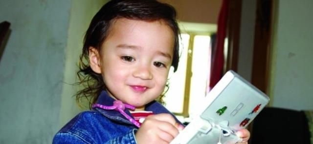 成龙古天乐混血儿子小时萌翻现在长大不敢认已是校草级别