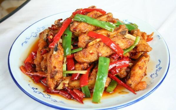 简单易学的美食:杭椒炒鸭舌,土豆烧排骨,香辣鸡翅