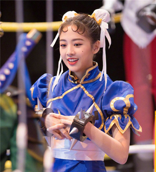 不同明星扮春丽,宋雨琦甜美,黄明昊惊艳,看到最后:过于硬核!