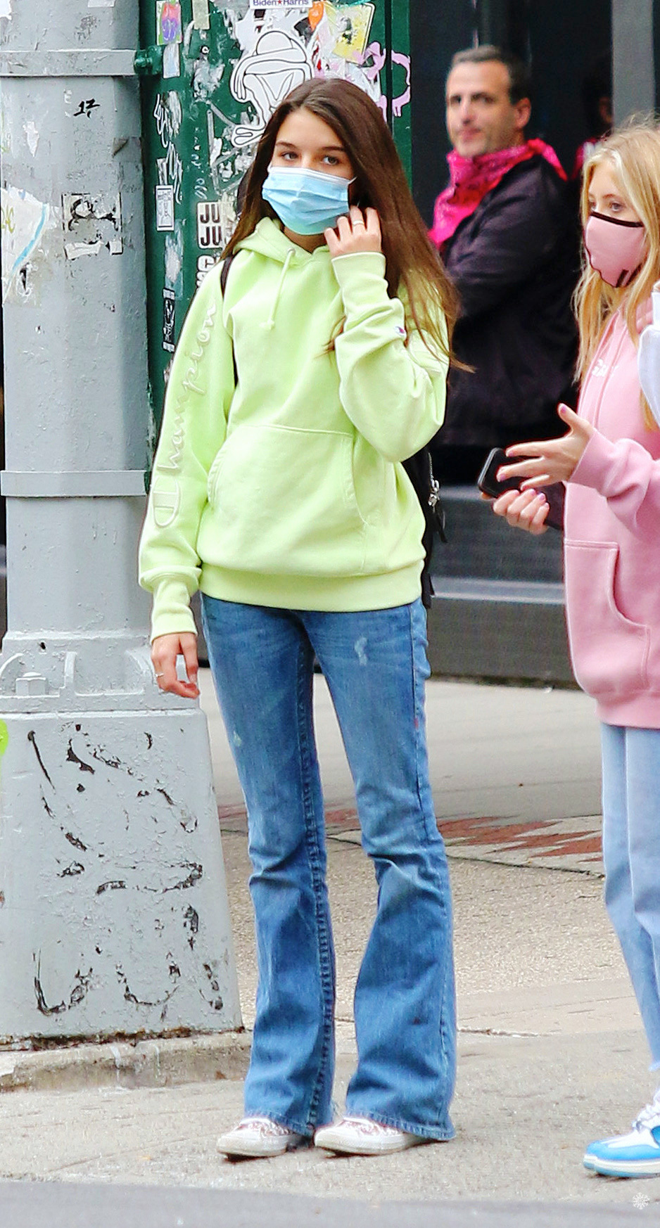 14岁"三公主"苏瑞·克鲁斯现身街头!一身少女装扮,可爱到爆