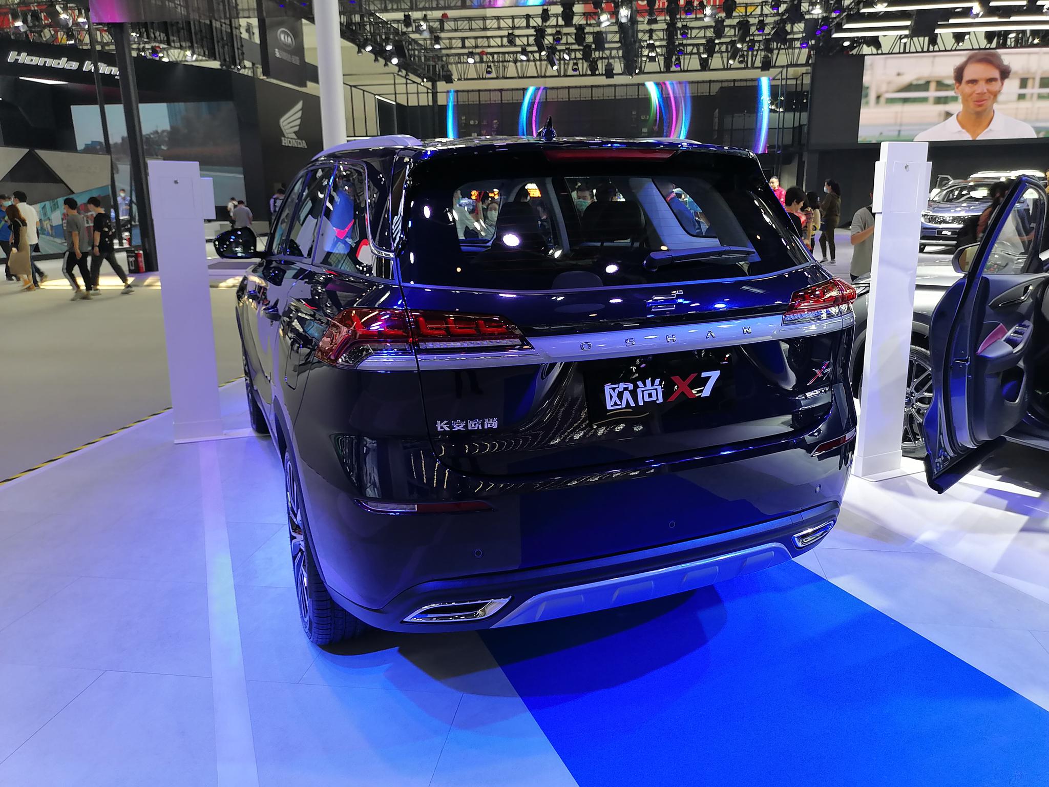 北京车展实拍长安欧尚x7亮相起售价777万搭载蓝鲸发动机
