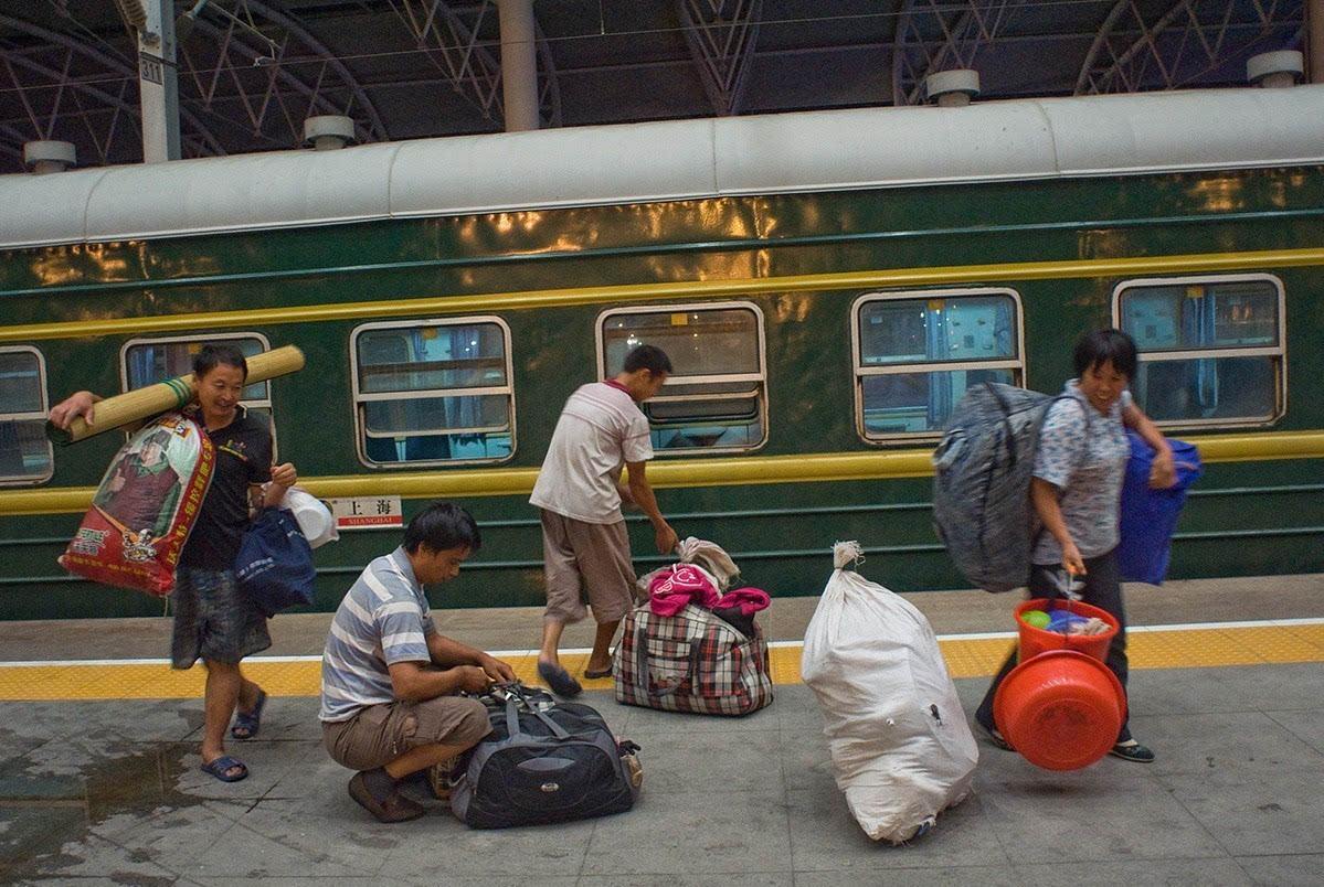 绿皮火车环境差速度慢为何还有那么多人坐飞机和高铁不香吗