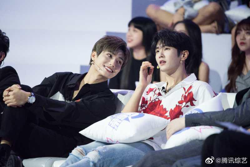 unine_李汶翰 经理人带着他的小兄弟@unine_李振宁 来啦!