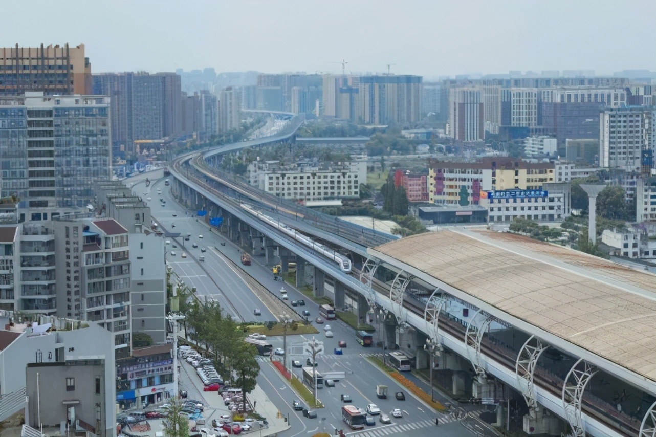 成都最挤的地铁站总共只有两个出入口上下班高峰期跟春运一样