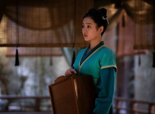 特别是赵丽颖身边的那个小桃,这为在剧中也是有很大的作用,扮猪吃老虎