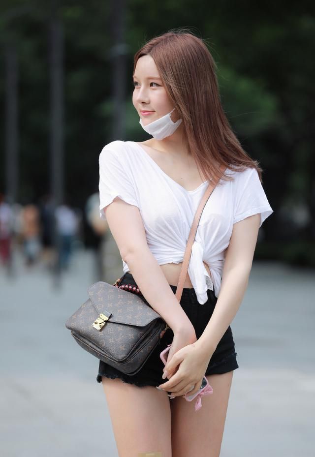 南方的爱美姑娘身材棒棒的