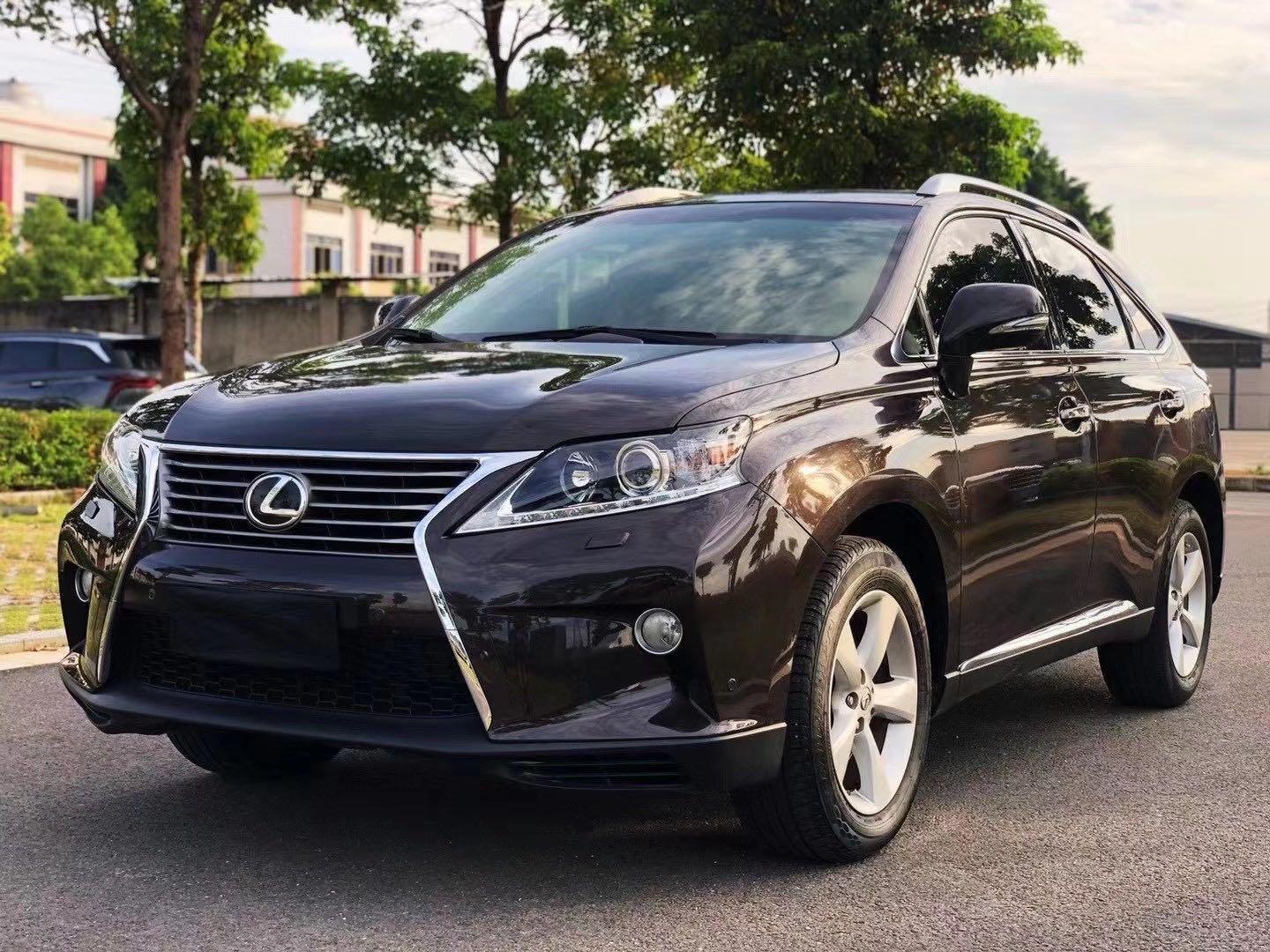 15年雷克萨斯rx270售价12万,拥有典雅且不失刚毅的外观