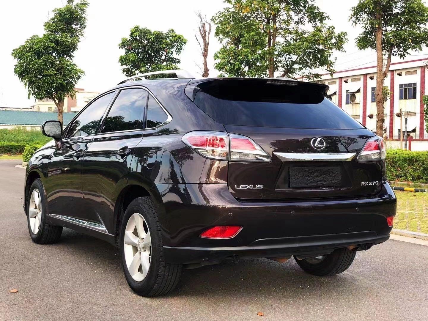 15年雷克萨斯rx270售价12万,拥有典雅且不失刚毅的外观