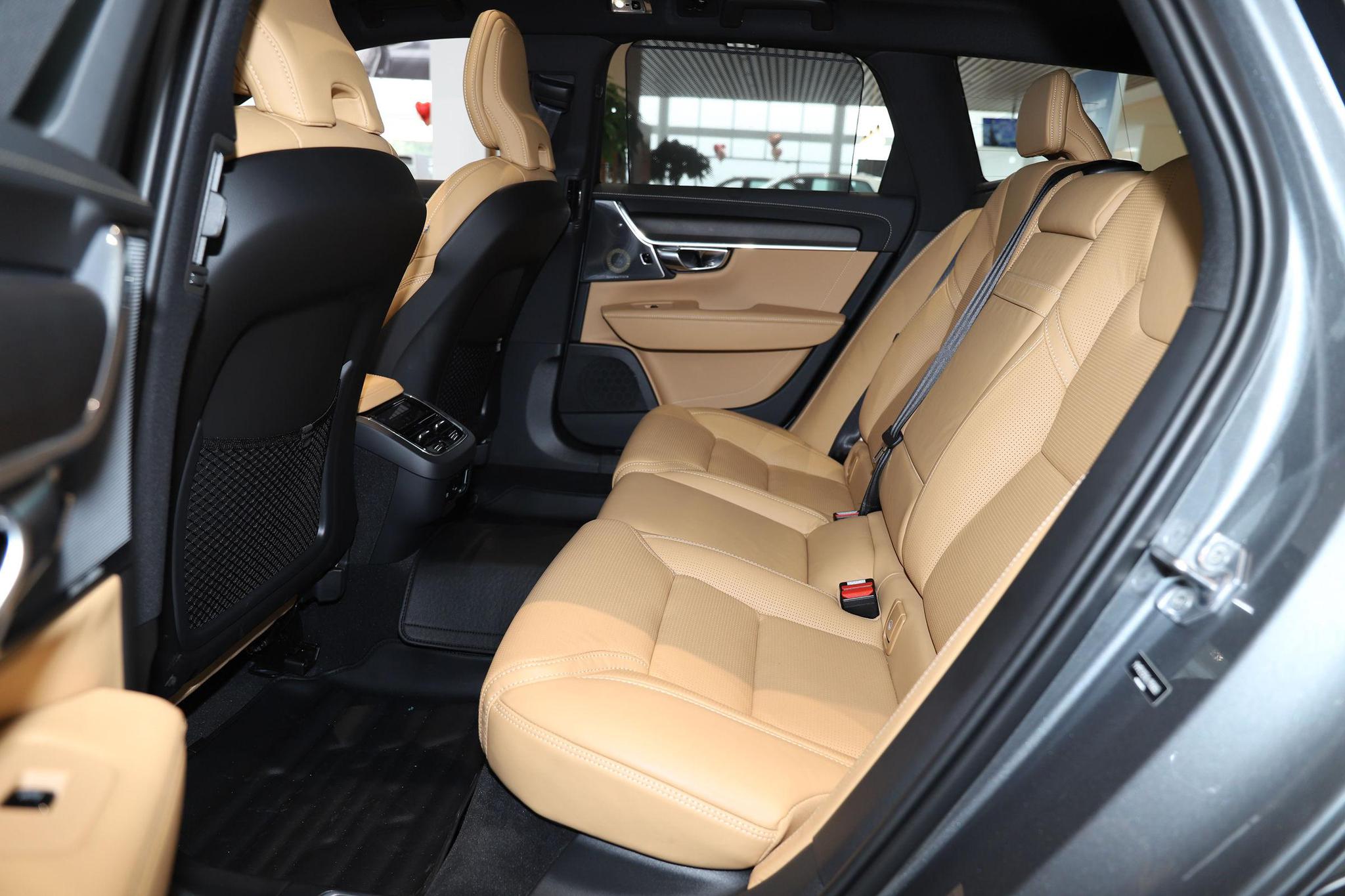 剧院音响配大空间四驱长途自驾游之王沃尔沃旗舰v90cc