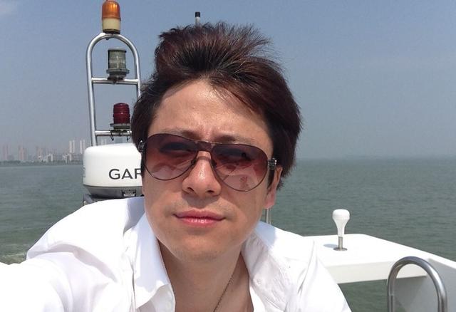 让章子怡海清甘做配的解晓东掀回忆杀52岁走出抑郁仍帅气