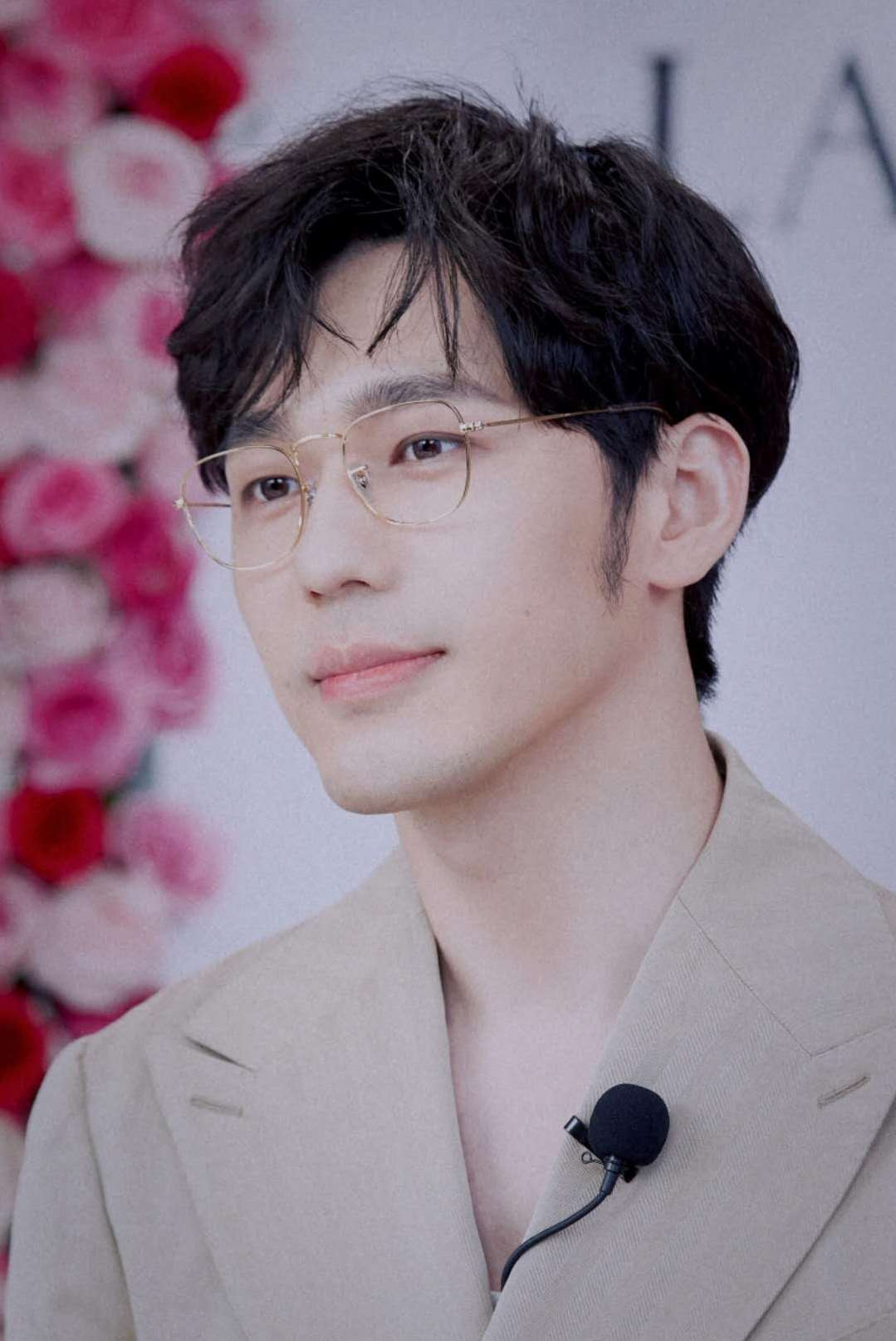 上也饰演过一个角色,这也是小编后来才知道的,原来那个曹光就是白宇