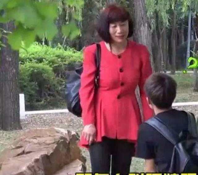 男子网恋一年，见面却发现对方是一位大妈，大妈直言不能反悔休闲区蓝鸢梦想 - Www.slyday.coM