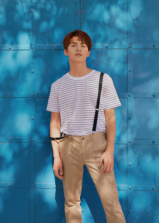 男星穿单肩背带裤:王源养眼,看到肖战:还是那个少年!