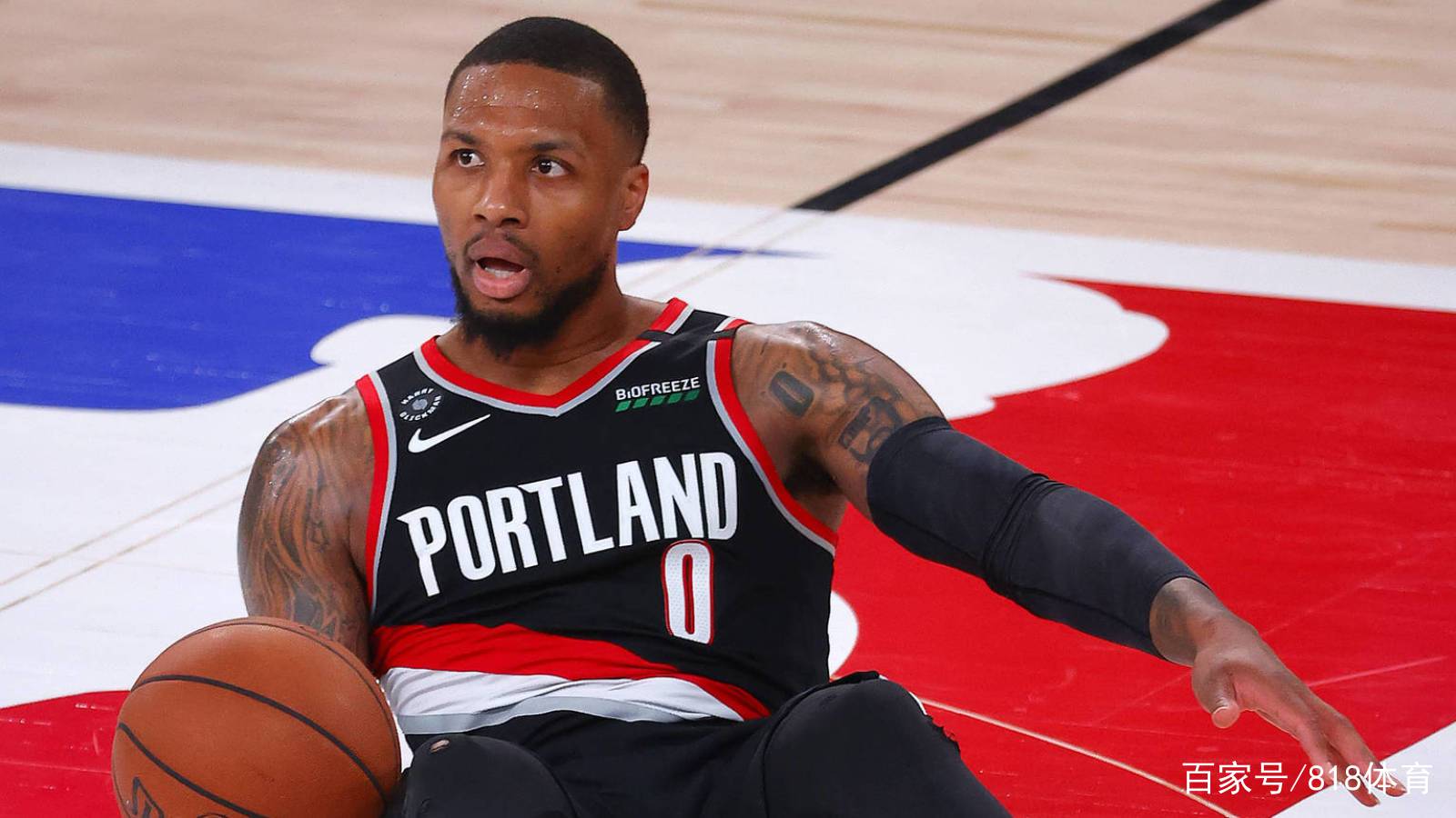 开拓者球星达米安-利拉德发推称赞道:"隆多真tm厉害(rondo   mf.).