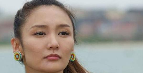 她是李晨的初恋情人,苏有朋的绯闻女友,被称为小张曼玉