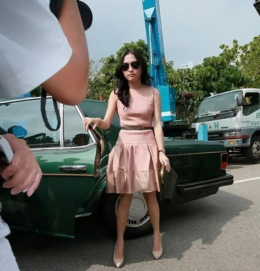 霍丽娜平时很低调,但她的女儿刘泽仪却因一张高颜值的脸蛋,实在没办法