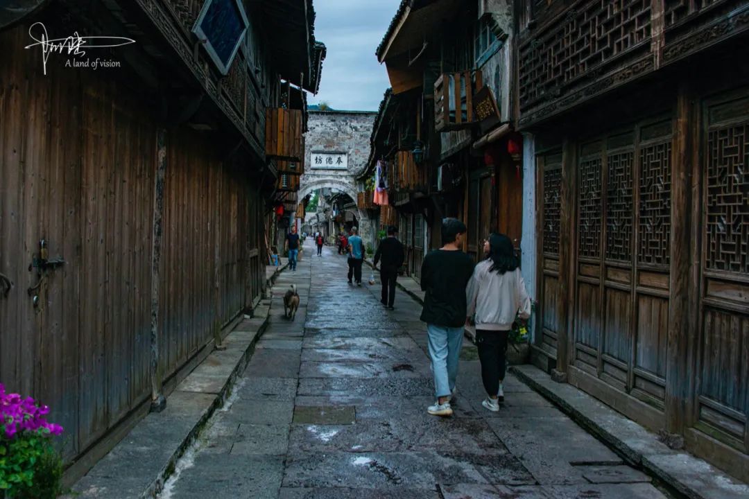 临海的这条古街是国内门坊最多的地方,还很实用,至今保存完好