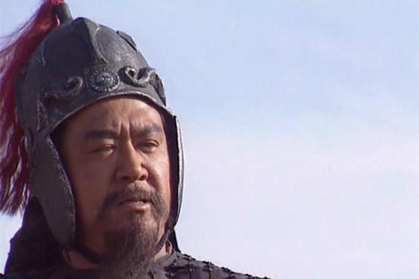 按照小说的情节发展,曹魏安定太守崔谅被诸葛亮生擒后,谎称自己与南安