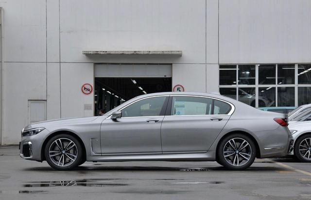 长超5米2265马力提速63s空气悬挂zf8at宝马扛鼎之作