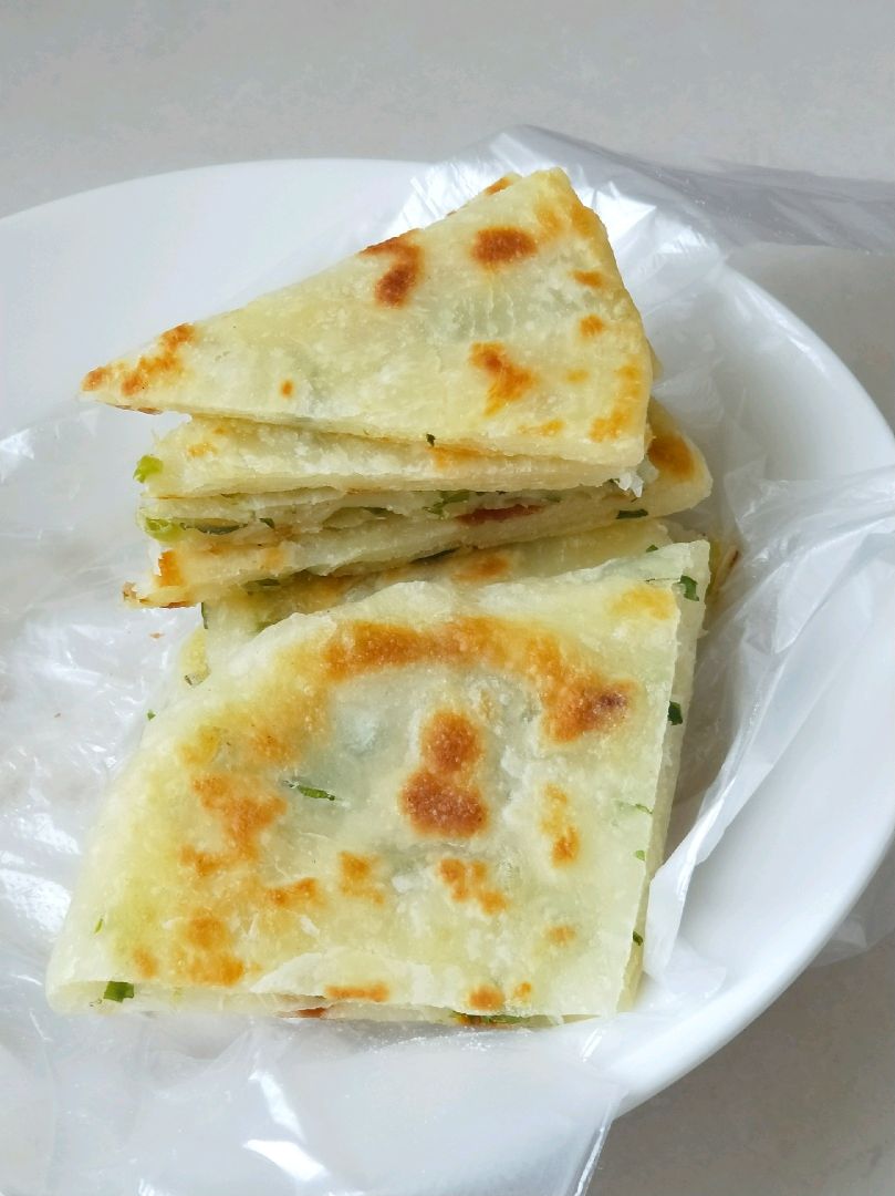 【家庭版葱油饼】的做法 配方,好香好酥脆,简单又美味的早餐饼
