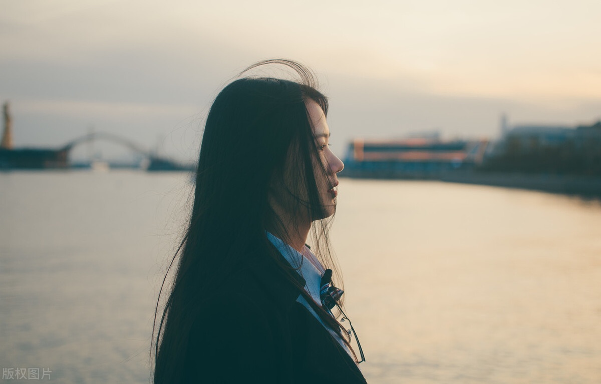 美女的背影杀总是那么美