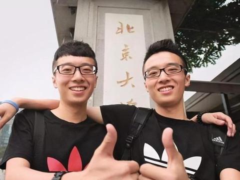 双胞胎兄弟,一个国外长大,一个国内长大,20年后差距明显|双胞胎|成长|差距_新浪新闻