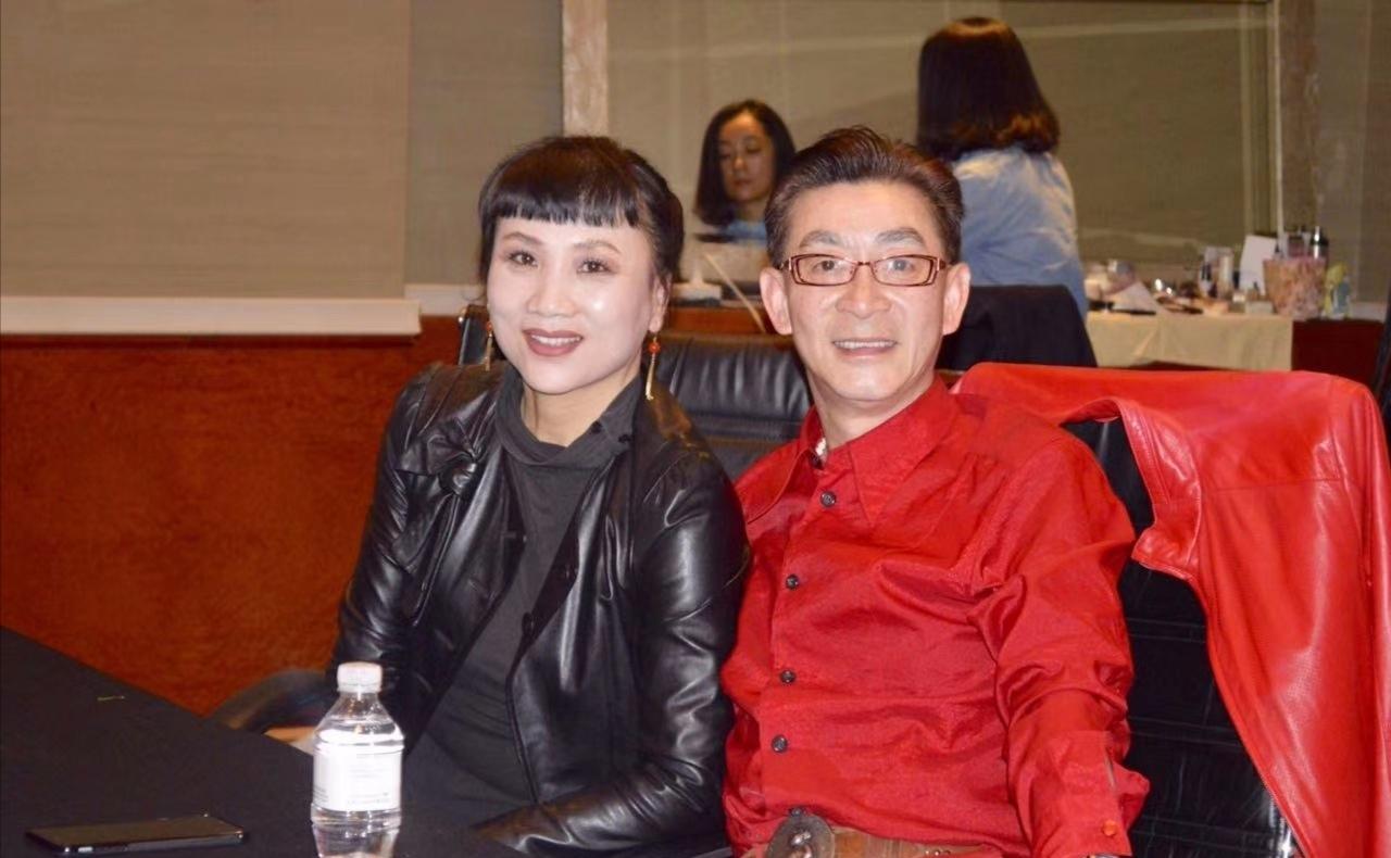 一家人甜蜜同框,女儿长相与履历不简单|六小龄童|于虹|女儿_新浪新闻