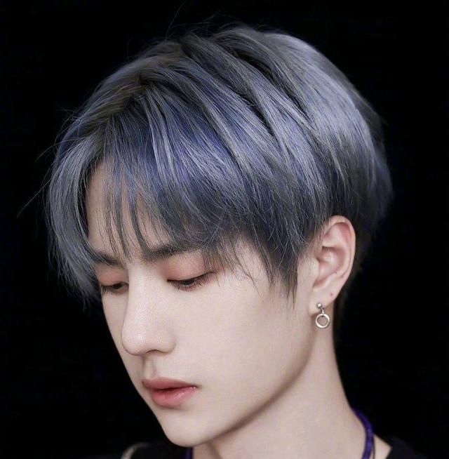 王一博挑染绿色头发帅哥果然所有发色hold直播