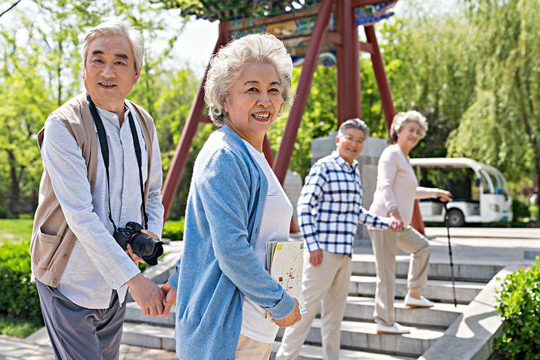 年轻人讨厌的跟团游为什么深受老年人喜欢看完就明白了