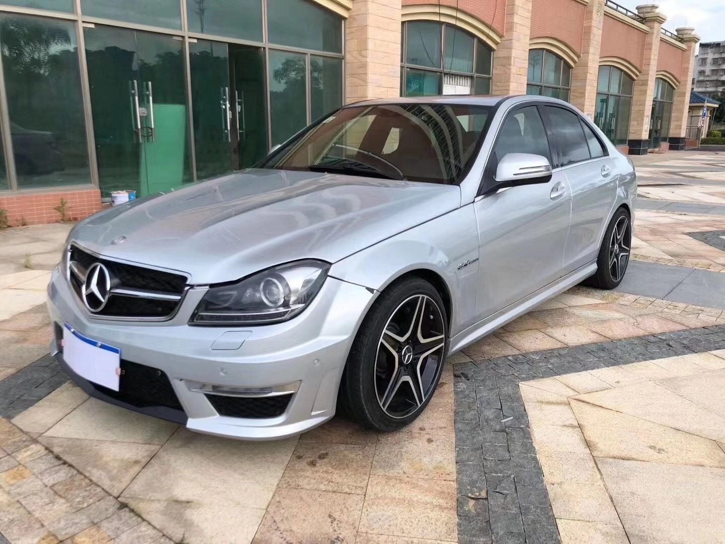 12年奔驰c63售价14万,被人称之为"扮猪吃老虎"的典范