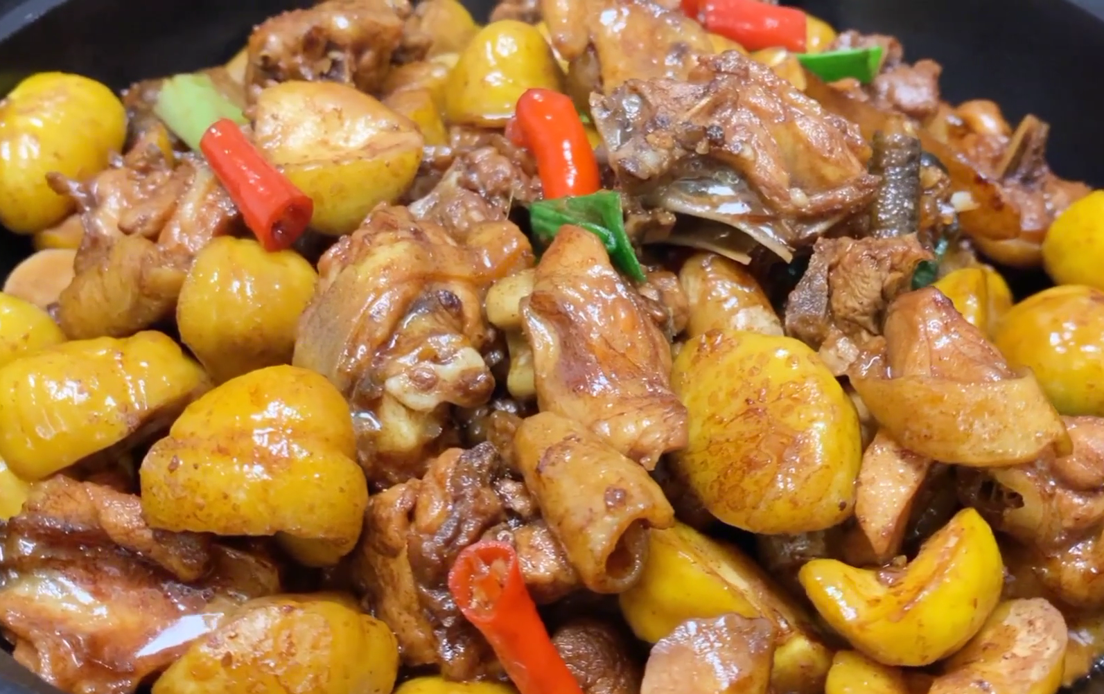 很实用的板栗鸡做法板栗香甜软糯鸡肉香而不腻看着都流口水