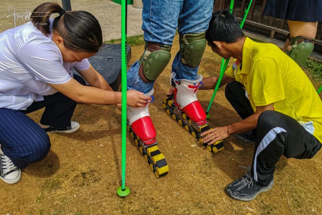 在外面旅游时,体验过好几种滑草方式,像这种要换履带型滑草鞋的,还是