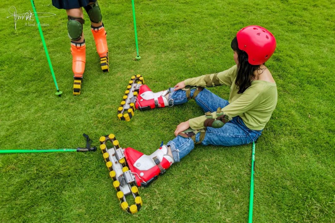 在江南大峡谷深处,原来还隐藏着一处绝美的滑草场