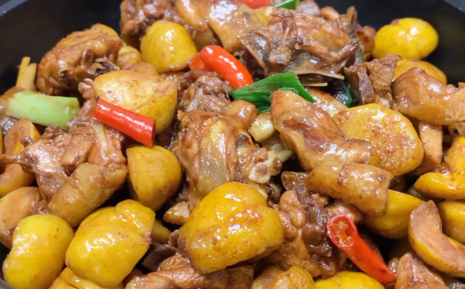 很实用的板栗鸡做法板栗香甜软糯鸡肉香而不腻看着都流口水