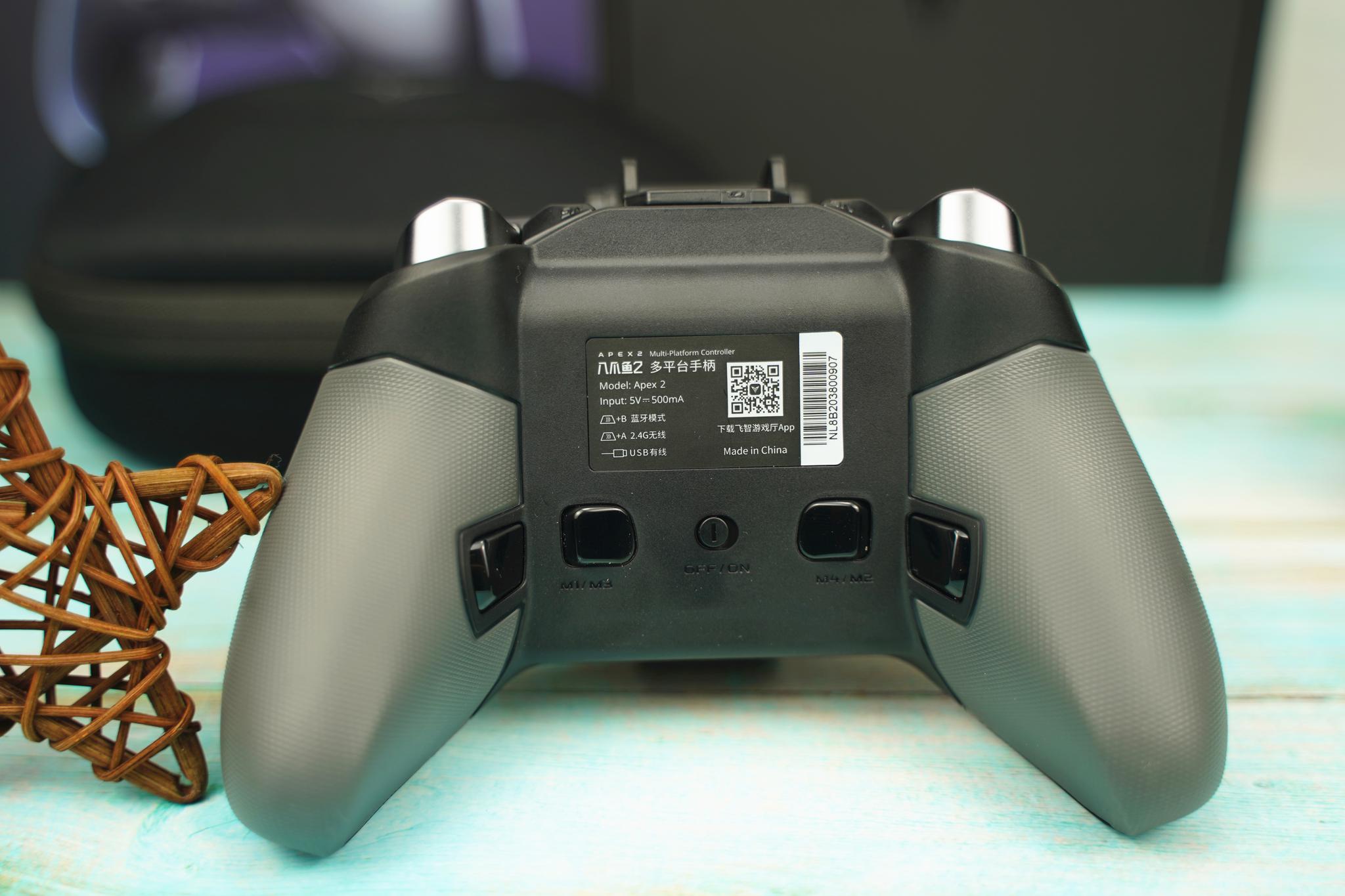 手柄之前继续保留的lt/lb,rt/rb功能按键,这也一直是传统手柄的设计