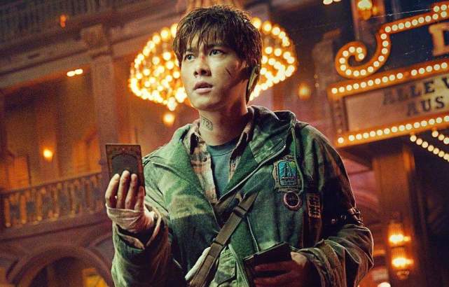最近,李易峰参演的《我和我的家乡》也已经上映,现在的李易峰可以挑战