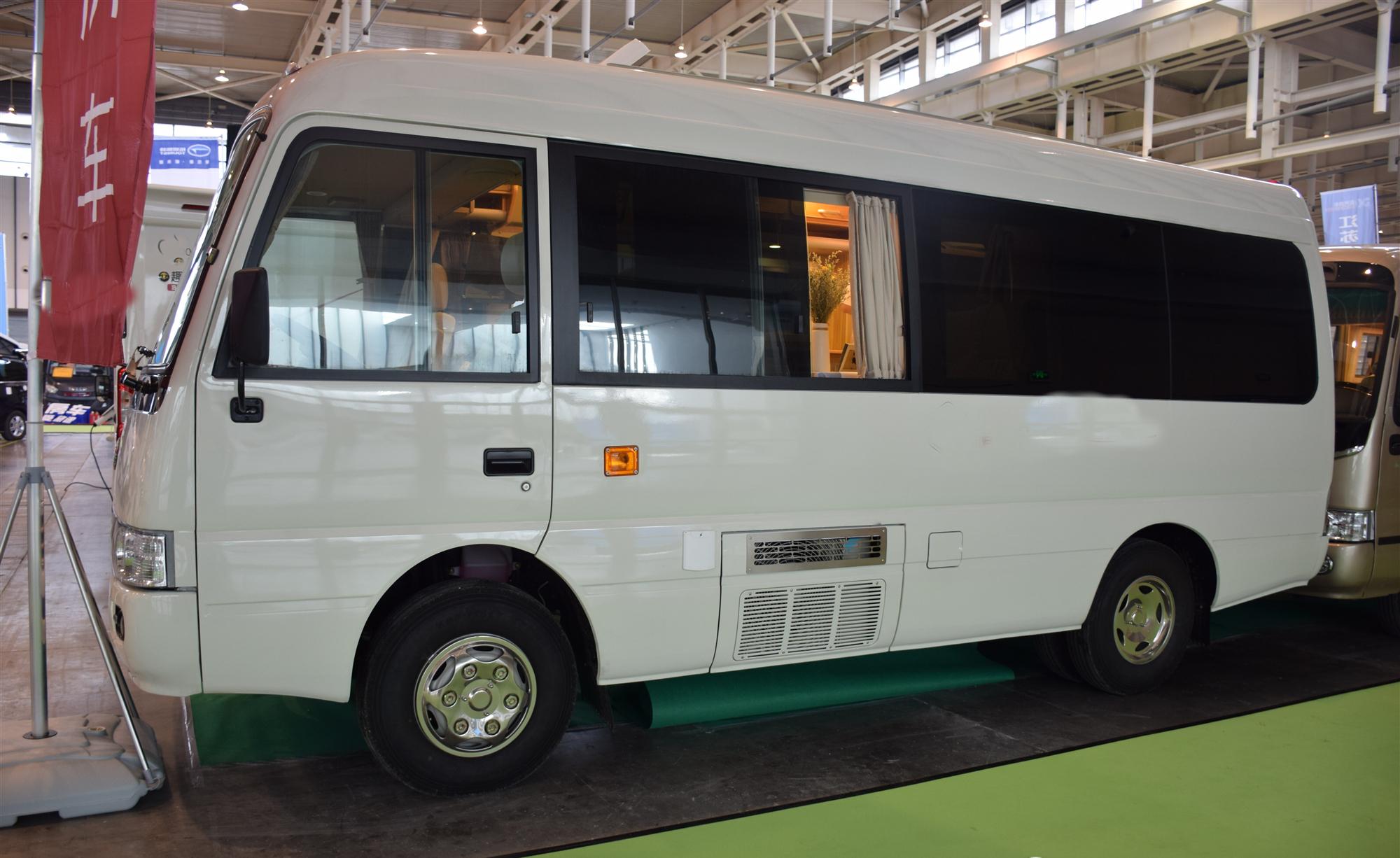 全新"江铃罗莎"震撼登场,标配6座椅4张床,奢华碾压"考斯特"