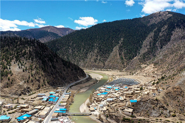 跨越70年的"红色"守望——记西藏昌都市左贡县列达村