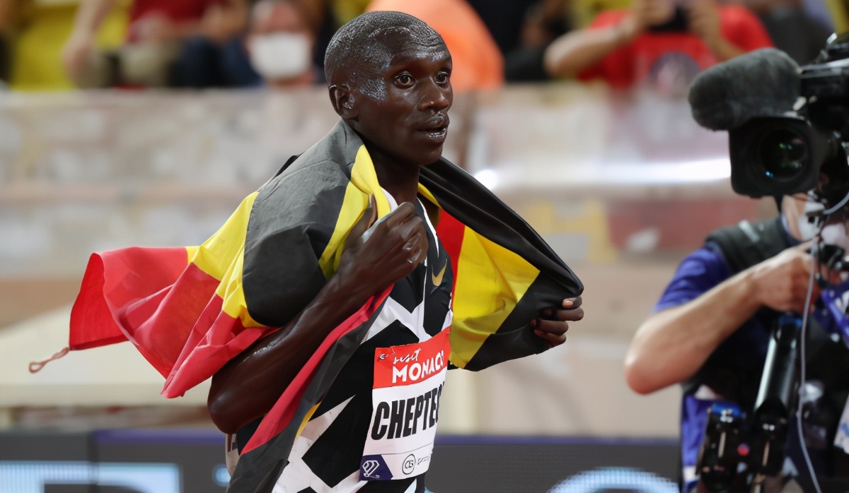 男子万米世界纪录被打破!非洲名将完成突破,中长跑之王诞生