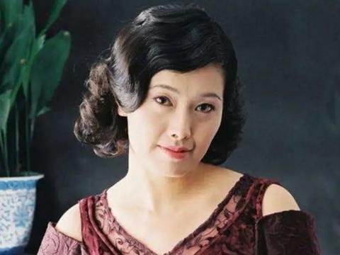 谢晓辛也算是富豪一枚,是当时某公司的ceo,名气和经济实力都不比