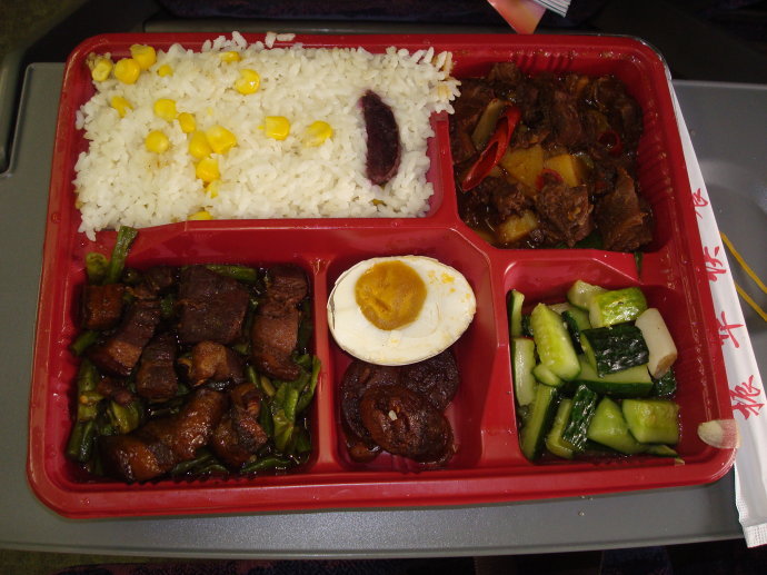 为什么乘客宁愿吃泡面也不买火车上的盒饭让乘务员来告诉你